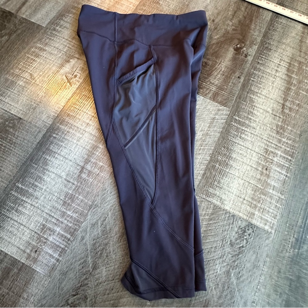 lululemon athletica Leggings Women’s 8 Dark‎ Purple Cropped with Sheer Panels - Picture 7 of 8